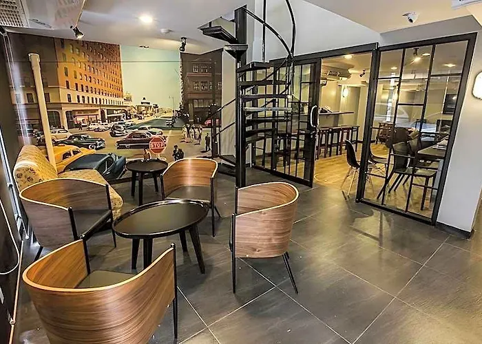 The Blocks Sukhumvit 10 旅馆 *