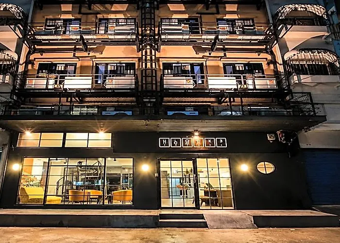 The Blocks Sukhumvit 10 旅馆 *