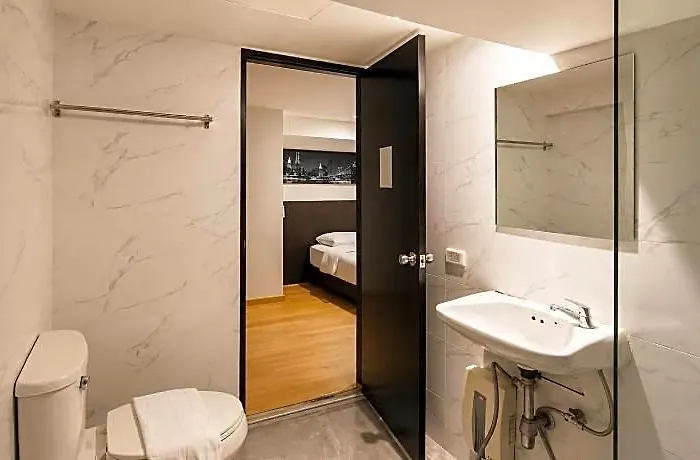 The Blocks Sukhumvit 10 旅馆