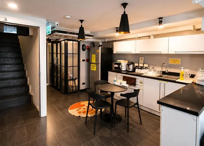 The Blocks Sukhumvit 10 *