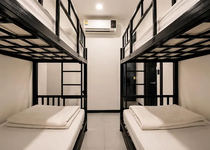 The Blocks Sukhumvit 10 旅馆 *